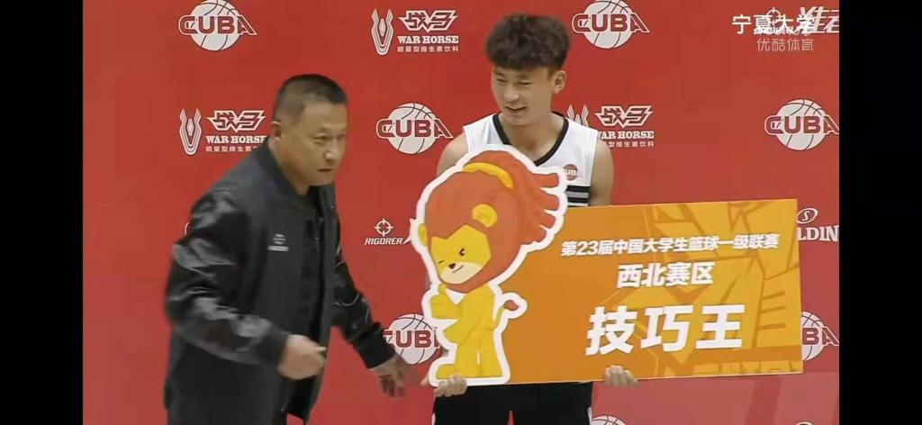 bat365中文官方网站体育学院运动训练专业李文强同学获得第23届中国大学生篮球一级联赛西北赛区“技巧王”称号