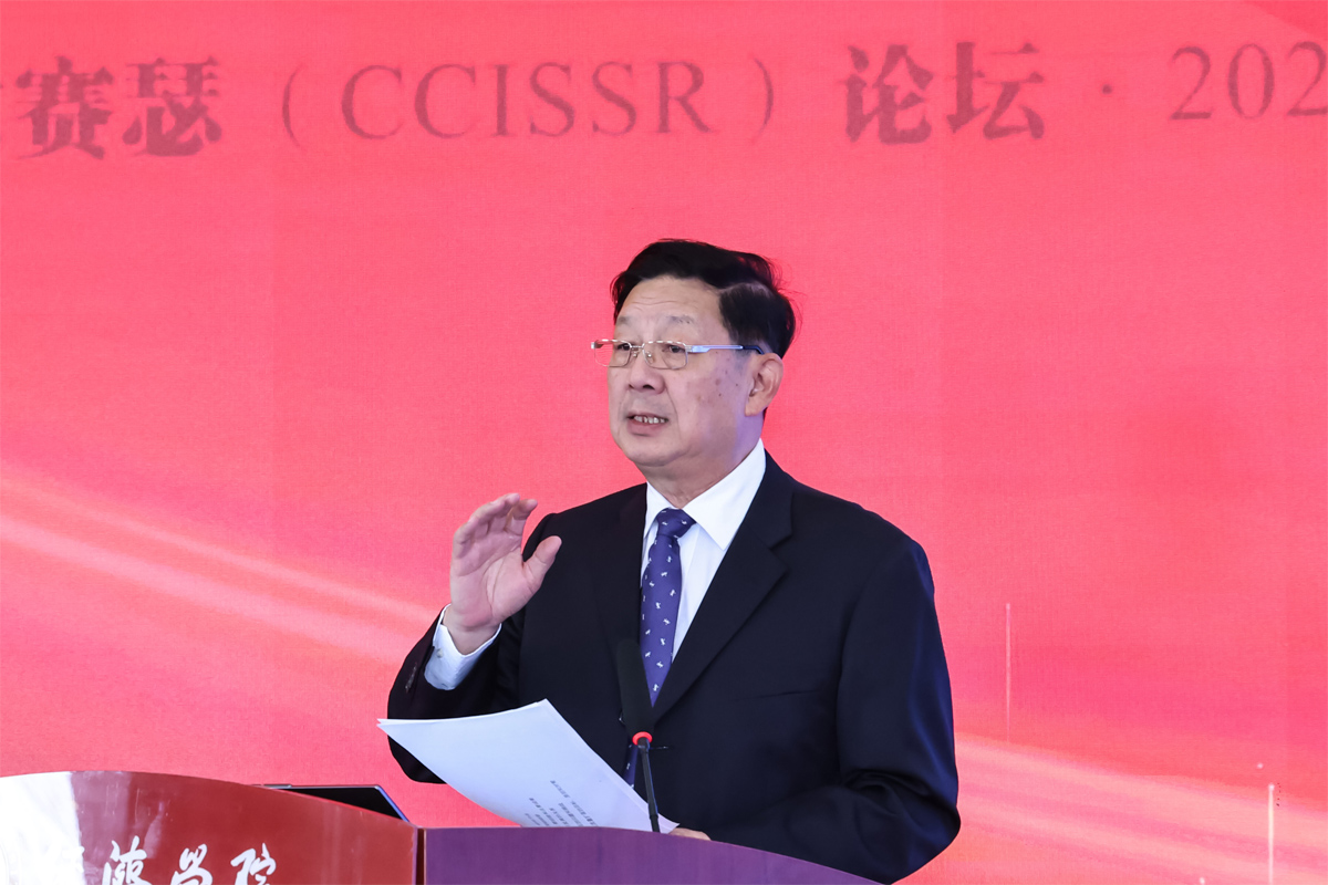 编辑后：图7 胡晓义发表大会演讲.jpg