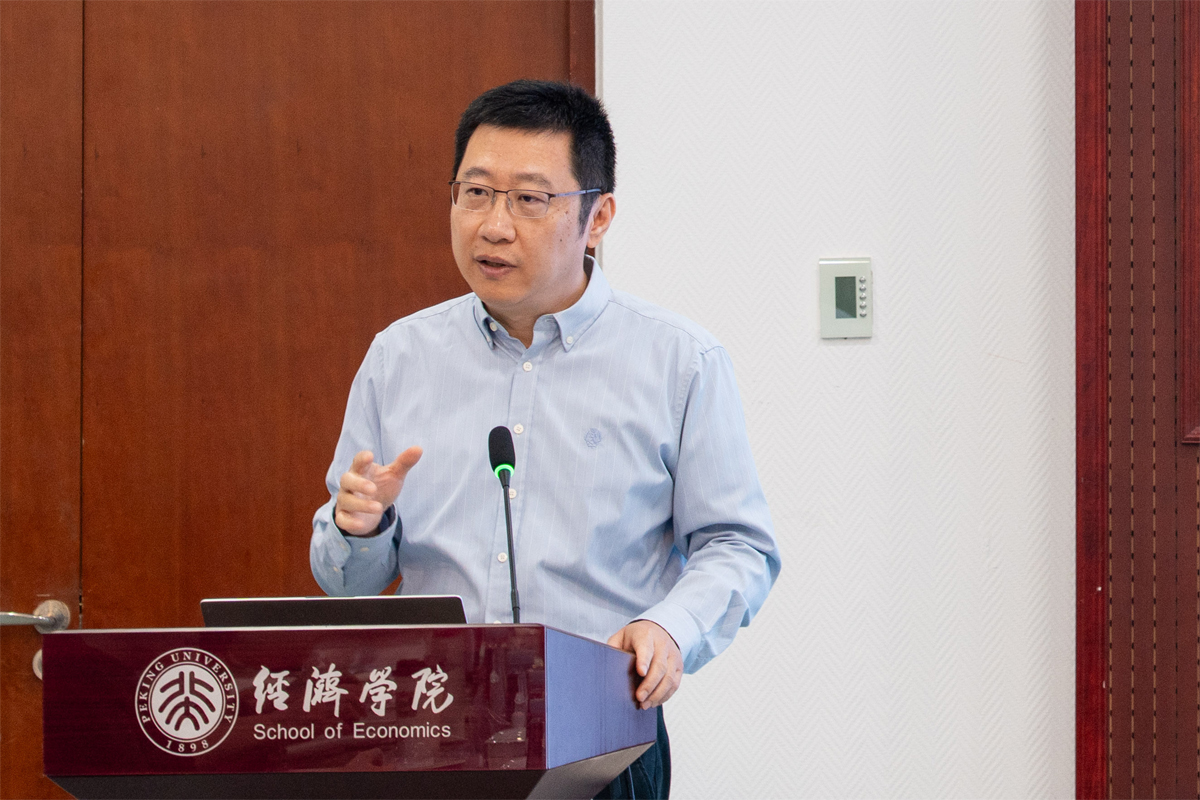 编辑后:图4 郑伟作新书介绍 DSC06490.jpg 编辑后:图4 郑伟作新书介绍 DSC06490.jpg
