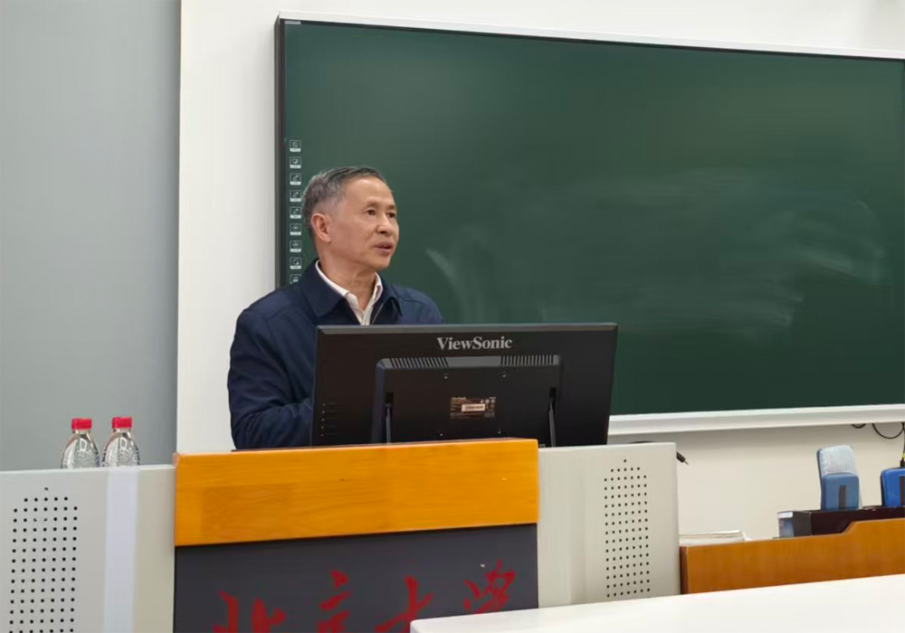 编辑后:图1 刘从龙演讲中.jpg